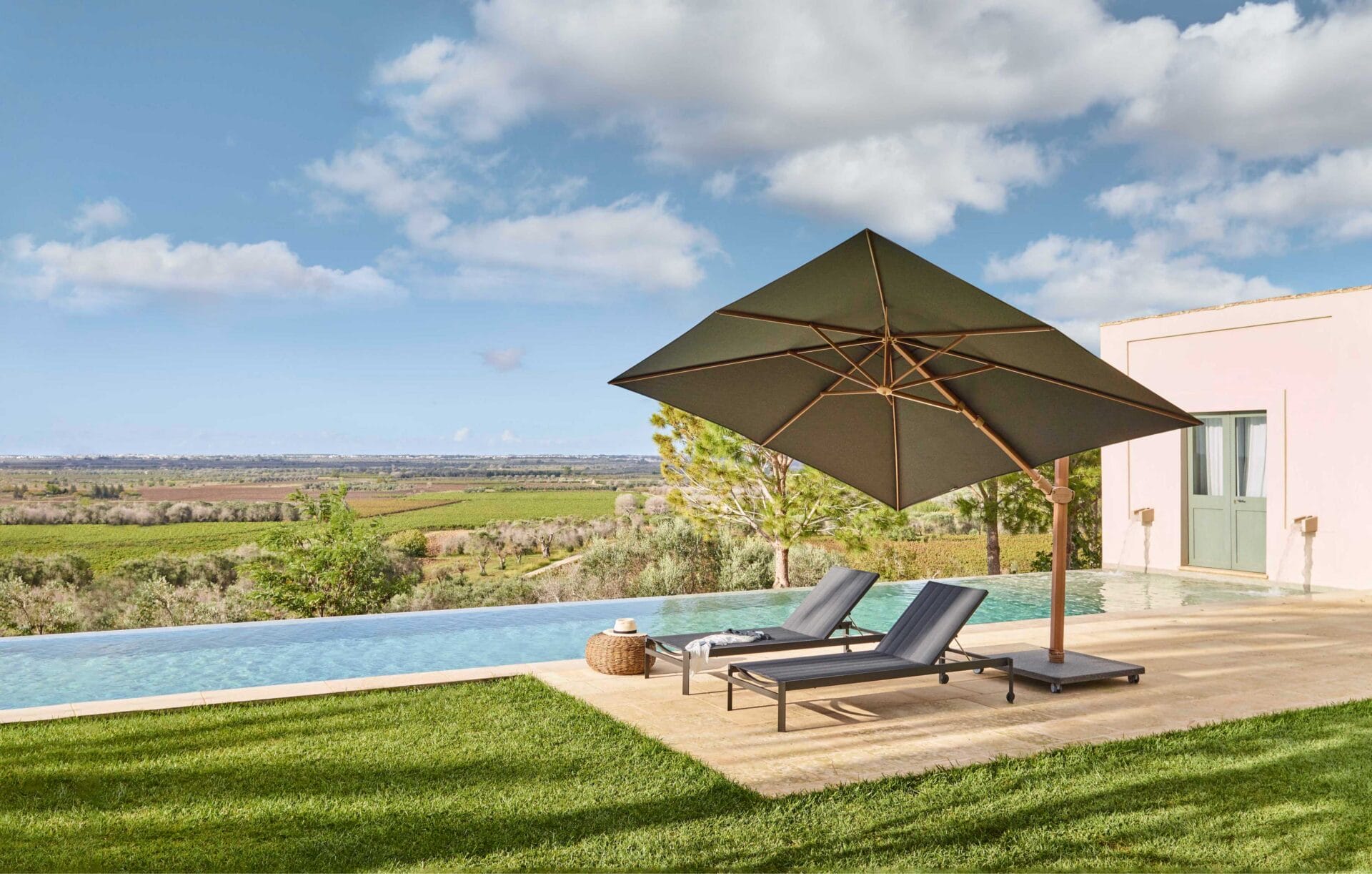 パート10 Landscape Teak Lounge Chair - Akula Living